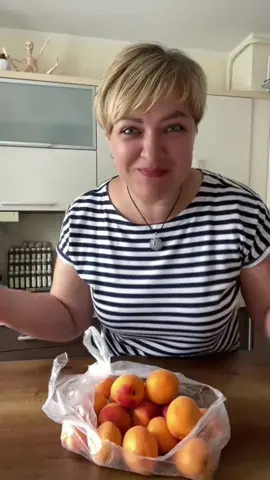 A post by @viki_iwa on TikTok caption: Ингредиенты  Абрикос 300 г Кленовый сироп 4 ст л Сок половины лимона Щепотка кардамона Сливочное масло 150 г #ВэтотДень #абрикосовоемасло#абрикос#намазка#простыерецепты#домашняякухня#рецепты#еда