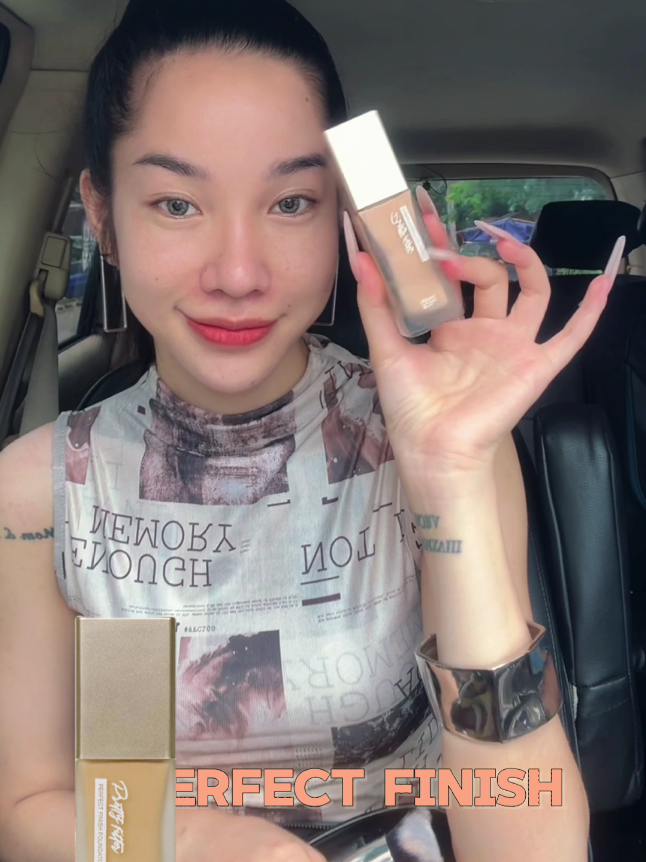 A post by @sora123ms on TikTok caption: ✨Touch In Sol Myanmar✨ အပြင်သွားခါနီး အလှပြင်ဖို့အတွက် Touch In Sol နဲ့ဆို အချိန်အကြာကြီး ပေးစရာမလိုတော့ဘူးနော်😉😉😉 Touch In Sol ကတော့အရင်ကတည်းကSora သုံးနေကြပါအရမ်းလဲကြိုက်တယ်💖💖 အခုတစ်ခါအမြန်လိမ်းနည်းမှာတော့  Sora ကProduct 3 မျိုးတည်းနဲ့ လိမ်းပြသွားမှာဖြစ်ပါတယ်ရှင့်😍😍 Sora အတိုင်း မြန်မြန်ဆန်ဆန်နဲ့အချိန်လဲသိပ်မပေးနိုင်ဘူး လှလဲလှချင်တယ် ဆိုရင် တော့ စမ်းသုံးကြည့်ပါနော် 😘 Sora ကတော့အရမ်းကြိုက် လို့ သင်တန်းသူတွေကိုလဲဒီFoundation သုံးဖို့ပဲညွန်းနေတာမို့ fully recommend 💯ပါရှင်😘😘😘😘 #sora #makeupsora #TouchInSolMyanmar