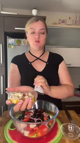 A post by @wiki_iva on TikTok caption: Шутки шутками, но салат мой любимый 🤩  #домашняякухня#салатгреческий#овощнойсалат#простыерецепты#вкуснаяеда#салат#рецепты
