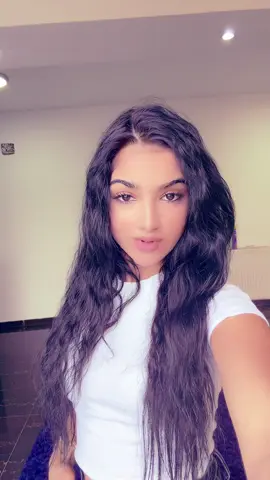 A post by @andreea__florescu__0 on TikTok caption: #fyp 