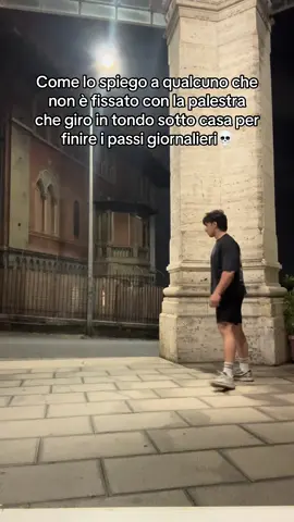 A post by @uncledannylifts on TikTok caption: Di solito faccio una passeggiata ma ieri stava per venire un temporale 😭 Ovviamente il post è ironico. Alla fine la cosa che importa sono i passi settimanali, se ne fai meno un giorno ne puoi fare di più il giorno dopo, not a big deal. Mi faceva ridere perché io molte volte lo faccio così lavoro al telefono mentre mi muovo