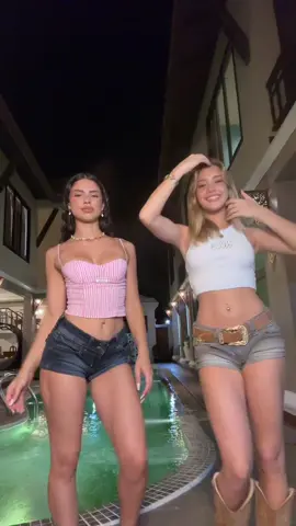 A post by @angydibyy on TikTok caption: il duo dei trend 