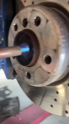 A post by @jamesperformance on TikTok caption: Astuce 😭#jamesperformance #cartiktok #pourtoi #tdipower #bidouilleetcompagnie #972 #youtube #achillelenwaw #tdi #m135i #humour #fyp 
