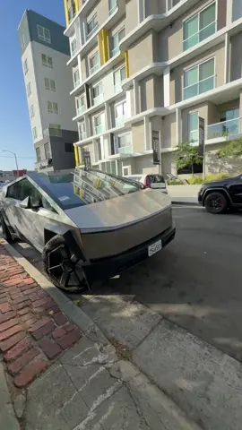 A post by @naderjindaouifussball on TikTok caption: Unser letztes Video aus Los Angeles 🥲 