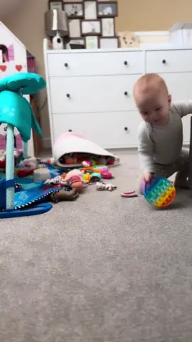 A post by @svetamelinic on TikTok caption: La cite luni au mers pentru prima dată bebelușii voștri??noi avem 9 luni și deja de citeva zile mergem încet încet 😂😍