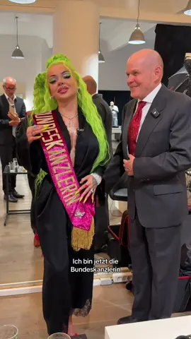 A post by @katjakrasavice on TikTok caption: Bald kommt die 1. Single von meinem neuen Album BUNDESKANZLERIN 💚