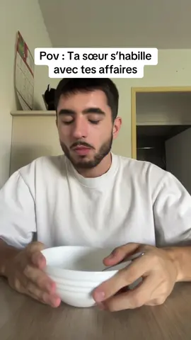 A post by @imdylanoff on TikTok caption: Peut être elle me prend pour son fournisseur on sait pas ?!!