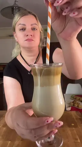 A post by @wiki_iva on TikTok caption: Освежающий кофе с мёдом, молоком и льдом — идеальный напиток для жаркого дня! 🌞 Взбиваю растворимый кофе, мёд и немного воды до густой пенки, добавляю лёд и молоко. Просто, быстро и вкусно! ☕🍯❄️ #кофесмёдом #дальгонакофе #летнийнапиток #рецепткофе #домашнийкофе #вкусноипросто #кофетикток #кофейныйрецепт #освежающийнапиток #icedcoffee