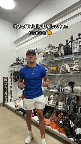 A post by @willytube on TikTok caption: Spooky season is around the corner 🎃#halloween #fyp 