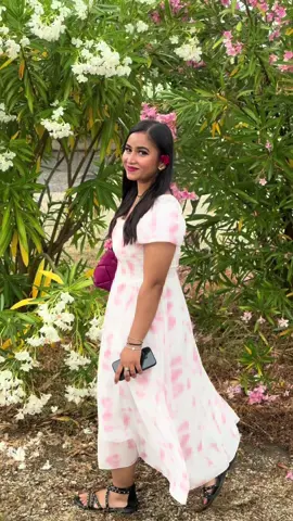 A post by @surmakh on TikTok caption: 🌸🌬️✨#lagodigarda #fyp 