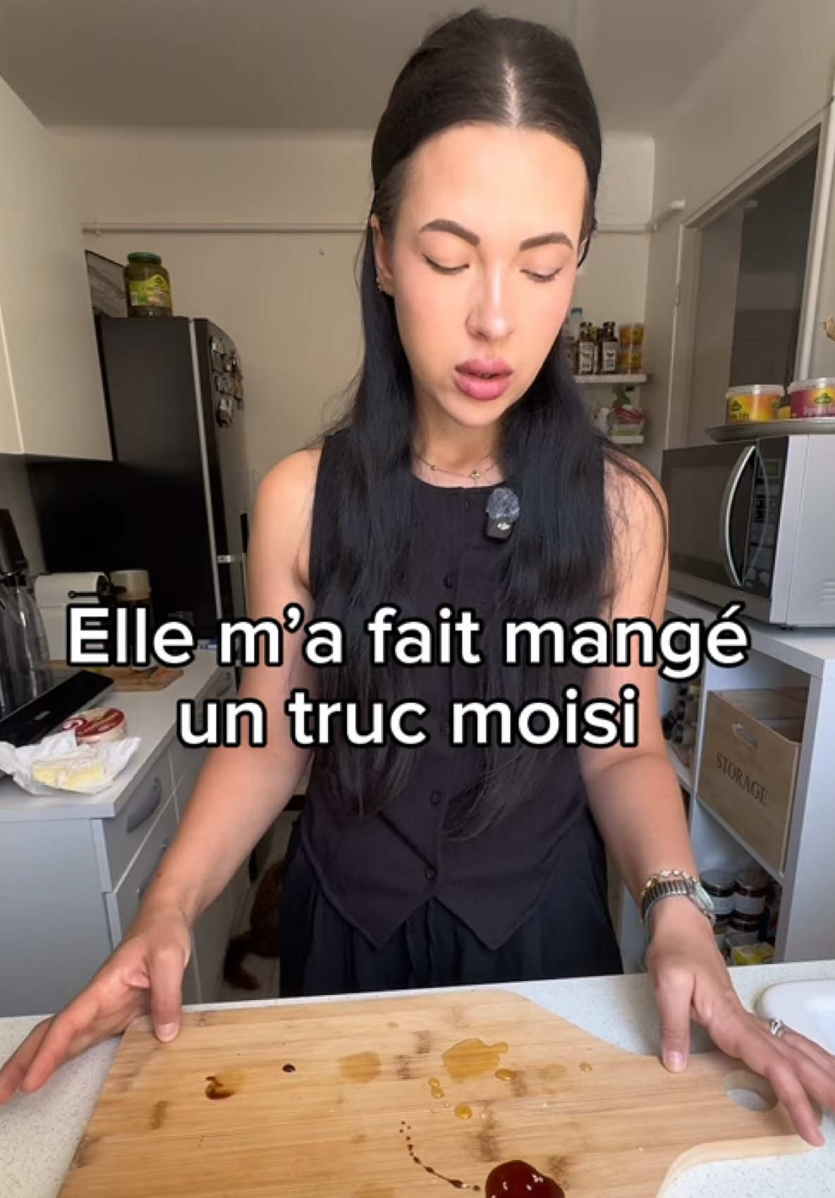 A post by @deniska....teniska on TikTok caption: Elle m’a fait mangé un truc moisi 😂 