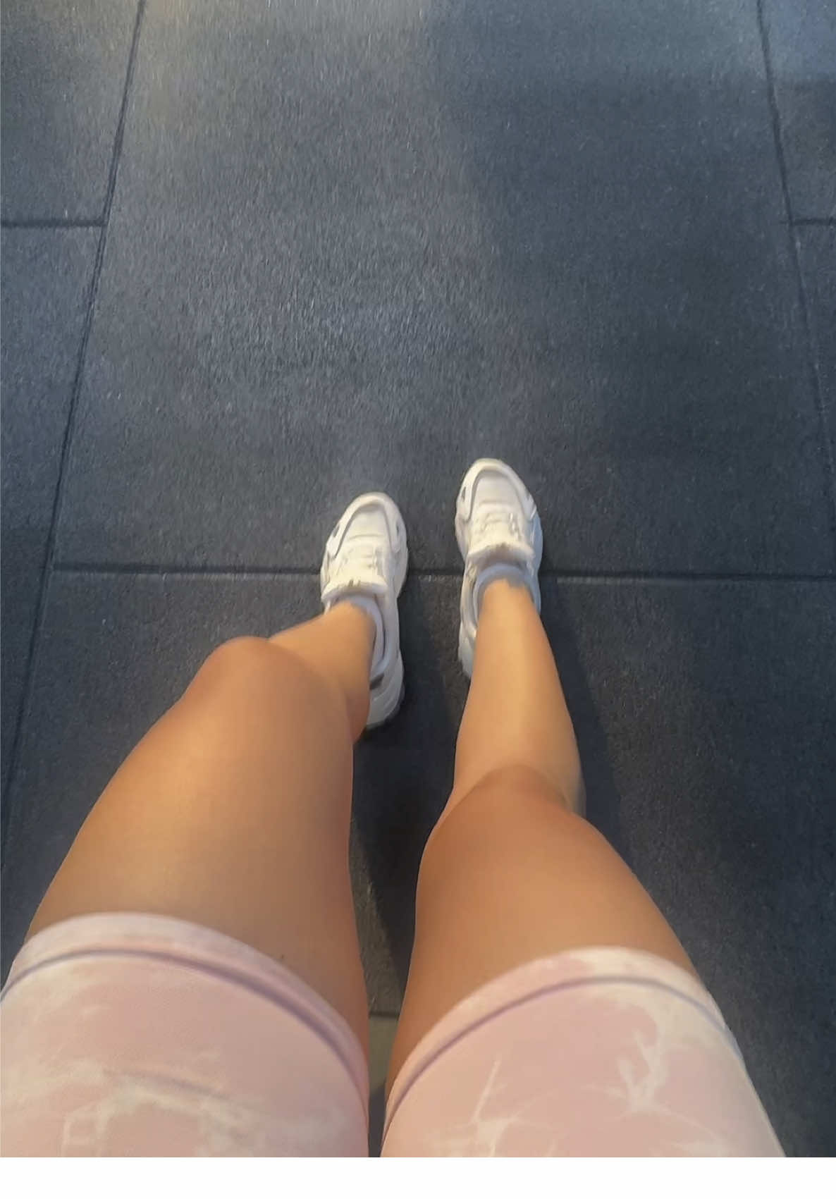 A post by @manutzuu_ on TikTok caption: Ne vedem și pe Insta: Manutzuu❤️ #fyp 