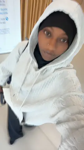 A post by @aicha_l0 on TikTok caption: 🌅