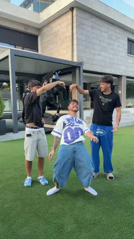 A post by @borjaa_fdeez on TikTok caption: Lo que cuesta grabar a veces jajajajaj