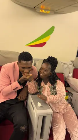 A post by @hommefinisacko on TikTok caption: Dubaï nous sommes là ✈️Mon bb @hawafofana085 et moi ✅❤️