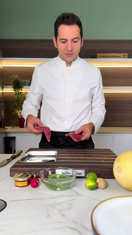 A post by @sebastian_fitarau on TikTok caption: Me lo avete chiesto! Episodio 149🍈 Crudo di tonno con gazpacho di melone e zenzero 🫚 🤤 ingredienti x2: 250g tonno abbattuto  500g melone 2 cm zenzero sale q.b. 1 lime scorza e succo 20g uova di salmone menta q.b. ravanelli q.b. Buon Appetito!🥄 You asked me for it! Episode 149🍈 Tuna Crudo with Melon and Ginger Gazpacho 🫚 🤤 Ingredients for 2: - 250g of flash-frozen tuna - 500g of melon - 2 cm of ginger - Salt to taste - Zest and juice of 1 lime - 20g of salmon roe - Mint to taste - Radishes to taste Enjoy your meal!🥄 . . . #crudo #tonno #gazpacho #melone #zenzero #lime #uovadisalmone #antipasto #estate #sebastianfitarau #chef #ilgustodellasemplicità 