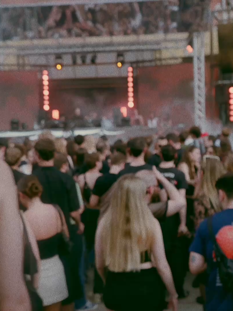 A post by @partyshirt on TikTok caption: BANG #housemusic #djset #techno