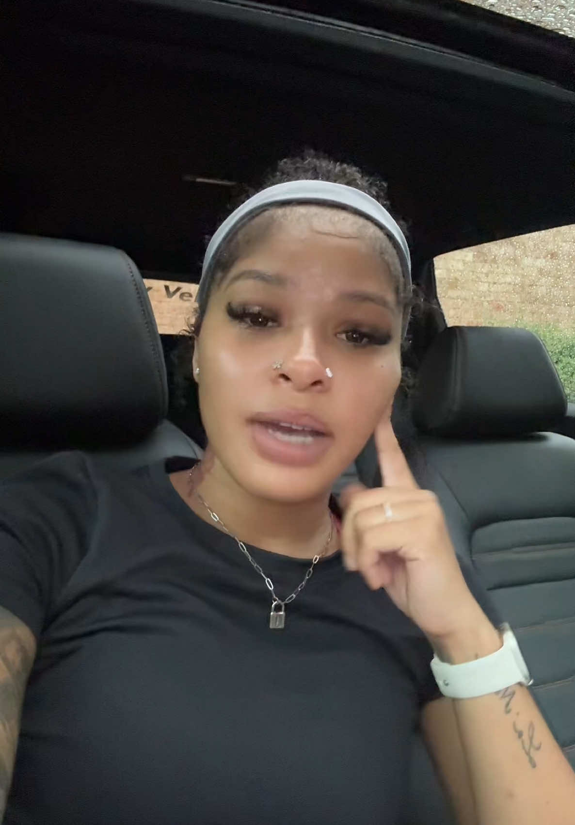 A post by @6ixpigs on TikTok caption: this song cheer me up so fast😂😂😂 it’s stuck in my headddd #dariashe #6ixpigs #fypシ 