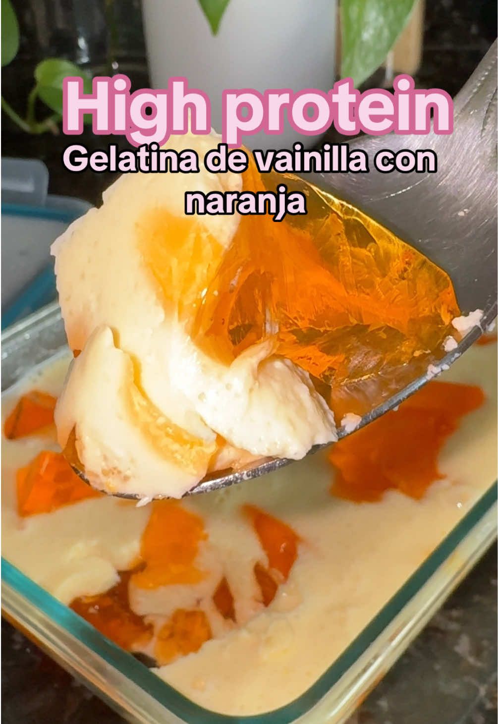 A post by @kushystephy on TikTok caption: Gelatina de vainilla con mandarina  635 calories 67g protein (portion control bihh don’t eat it all in one sitting!) #creatorsearchinsights #lowcaloriedessert #highproteindessert #gelatina #healthyrecipes #caloriedeficit 