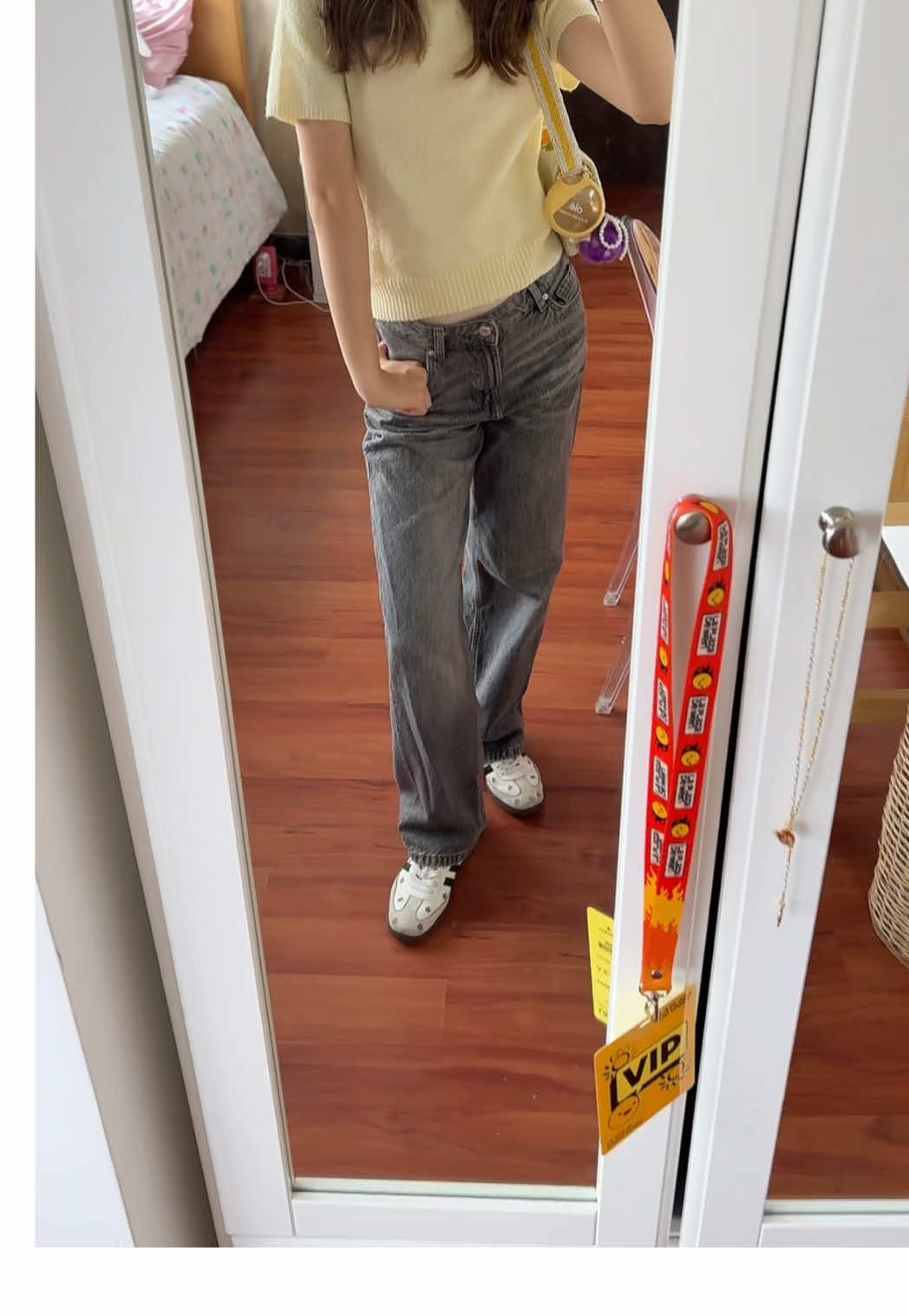 A post by @honeyvilu on TikTok caption: Vlog sale mal JAJAJ 