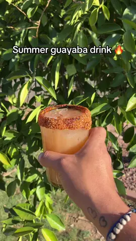 A post by @ssserg_ on TikTok caption: Summer guayaba drink 🔥 #mexicantiktok #drinktok #drinks #summerdrinks 