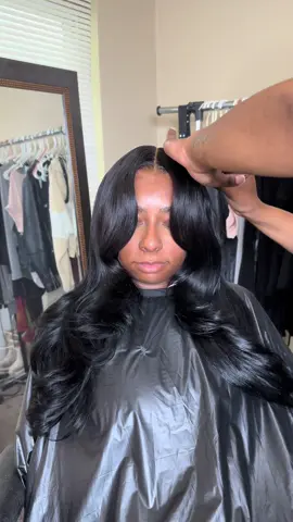A post by @onnastyledit on TikTok caption: You can’t loose with a 2x6 😍 #quickweave #closure #closurequickweave #closureinstall #middlepart #layers #curls #detroit #detroitstylist #softlayers #protectivestyles #longhair #protectivehairstyles #glueprotectant #curtainbangs 