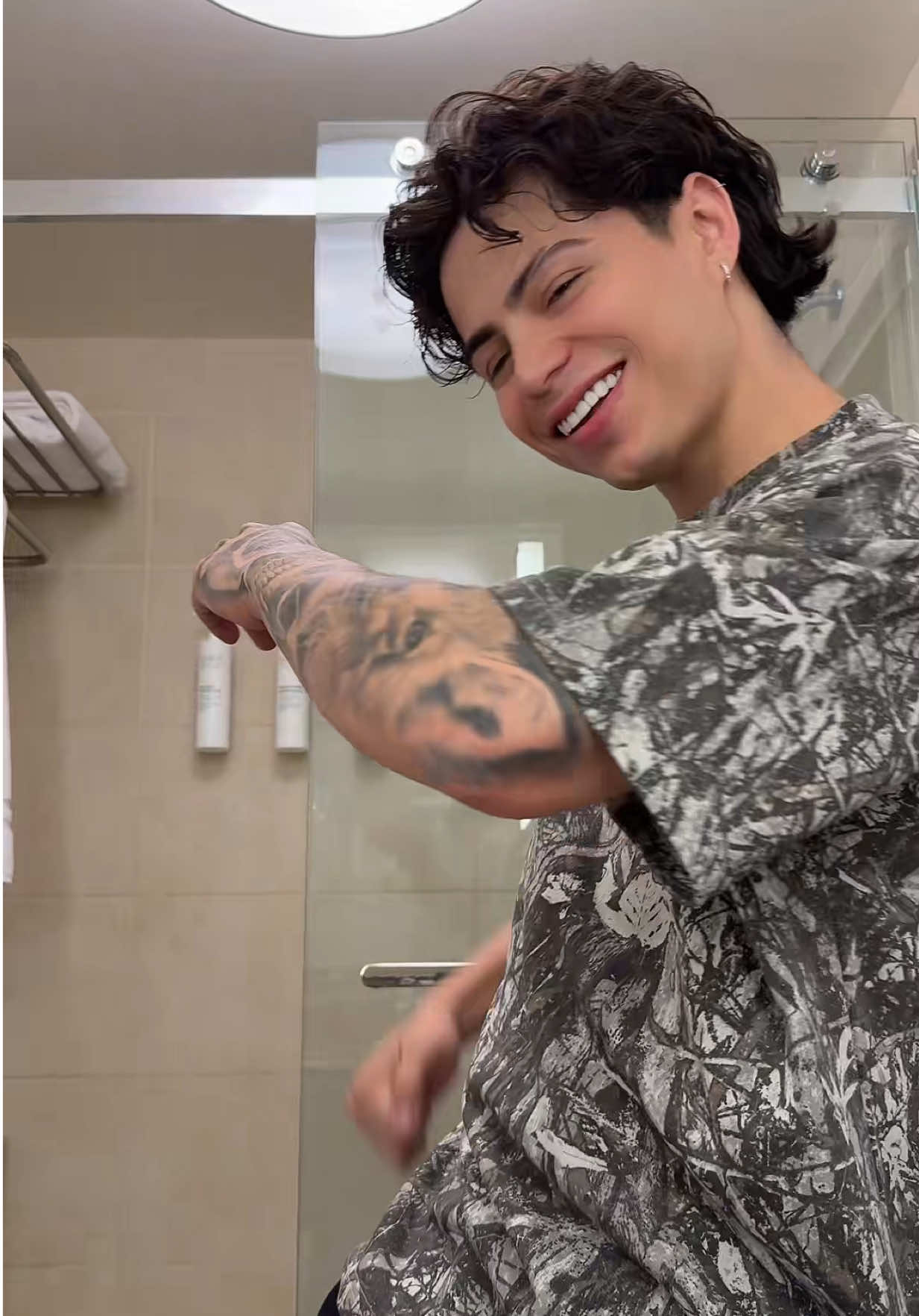 A post by @itsedwinceron on TikTok