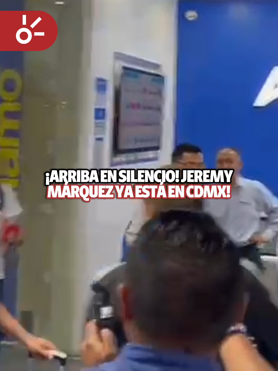 A post by @clarosports on TikTok caption: ¡YA ESTÁ EN LA CAPITAL! 🤩💙 Jeremy Márquez llegó a la CDMX para firmar con Cruz Azul. El nuevo refuerzo celeste arribó al AICM en silencio, pero con la ilusión a tope por este gran reto en su carrera. 👏⚽️ #JeremyMárquez #CruzAzul #LaMáquina #Fichajes2025 #LigaMX #FútbolMexicano #RefuerzoCeleste #VamosAzul #TiktokDeportes #Apertura2025