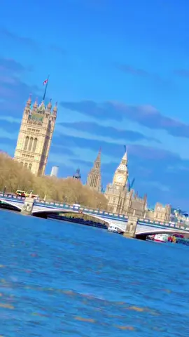 A post by @mdkhanabid888 on TikTok caption: best city in london 🫶🫶👌👌🥰🥰🇬🇧🇬🇧#tranding  #london 
