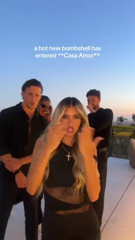 A post by @perksofisabelle on TikTok caption: crossoverrr 🖤 @jddodard @Elan Bibas @zacwoodworth  ##loveislandusa##bellea##belledasha