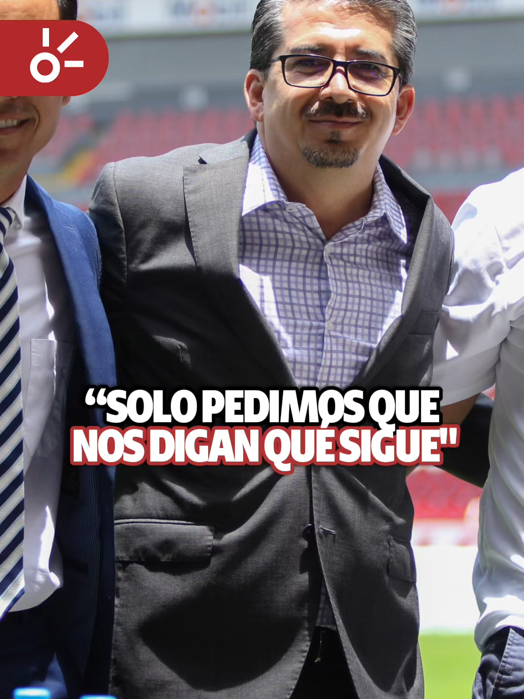 A post by @clarosports on TikTok caption: ¡QUE HABLEN CLARO! ¿TANTO CUESTA ESO? 😤⚽️ Alberto Castellanos, presidente ejecutivo de @LeonesNegrosCF, alzó la voz y reiteró que la suspensión del ascenso y descenso ha causado un daño profundo en la @LigaMXExpansion. 🚫📉 Señaló que el laudo del TAS que respaldaba esta medida ya expiró, por lo que exigió a la FMF aclarar cuándo y cómo volverá el sistema de ascenso a Primera División. 🗣️🔙 #LeonesNegros #AscensoMX #LigaDeExpansión #FMF #FútbolMexicano #PrimeraDivisión #TAS #AlbertoCastellanos #PromociónYDescenso #TiktokDeportes #Apertura2025 #LigaExpansiónMX