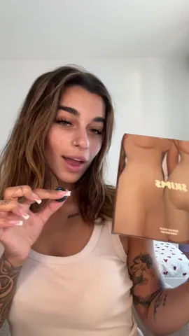 A post by @sofiacrisafulli on TikTok caption: Vicky testa molto la mia pazienza 🫠😂