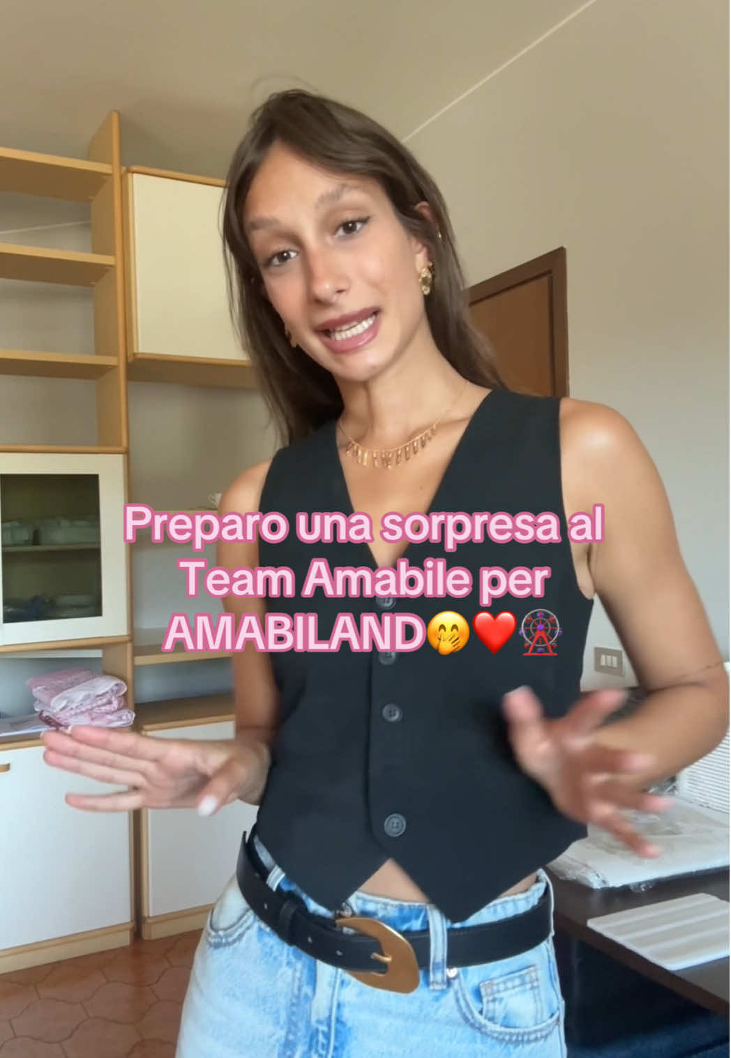 A post by @team_amabile on TikTok caption: Preparo una sorpresina ai miei colleghiiiii❤️❤️🤭🤭🤭 Ci vediamo questo weekend ad AMABILAND a Napoli!!! Non vediamo l’oraaaaa🦒✨🐆