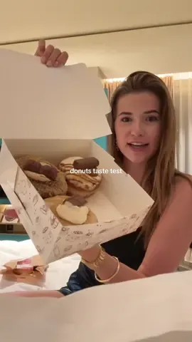A post by @jadeanna on TikTok caption: werd midden in de nacht wakker omdat ik moest overgeven, dus proef ze op eigen risico 😂😂