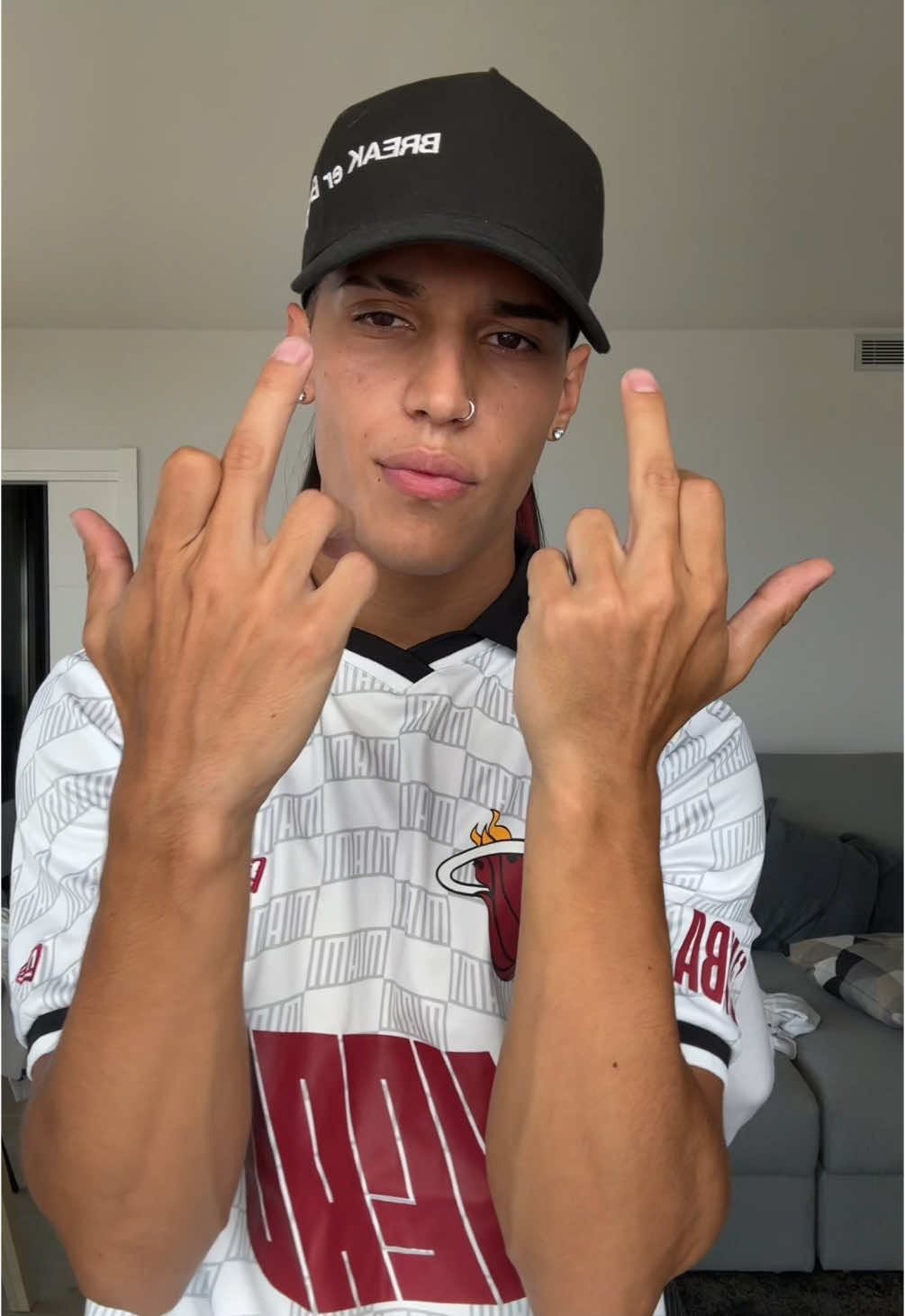 A post by @mllanoss_ on TikTok caption: sirvo como brasileño? @Jesica 🐊 