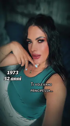 A post by @annabell99999 on TikTok caption: Buonasera 🤗💋🌹🖤🥰🩷#sempre #lei #polacca #passione #polacca #rispetto #50annienonsentirli #buonasera 