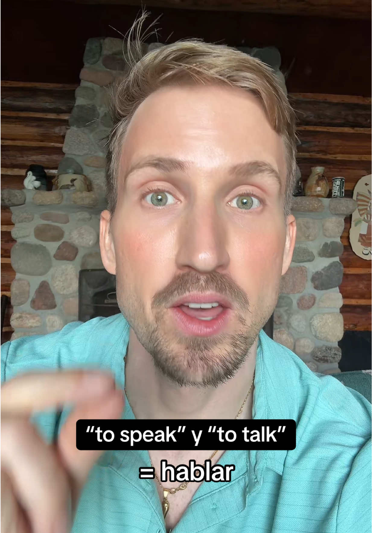 A post by @spencerconoce on TikTok caption: La diferencia entre “to speak” y “to talk” en inglés. 