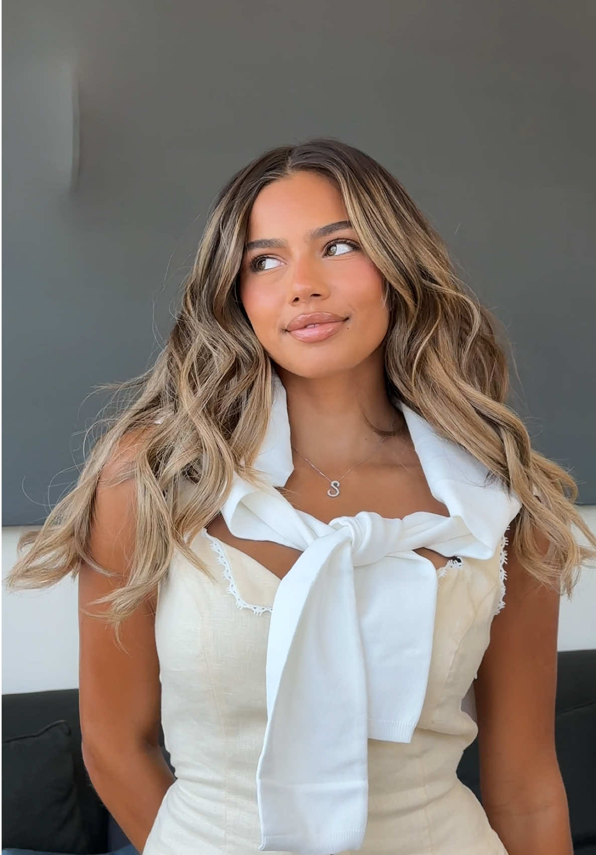 A post by @tennesseethresh on TikTok caption: wimbledon today with @Beauty Works 🎾 🫶  i’m wearing 20’’ tape extentions in shade ‘mocha melt’ and ‘walnut’ 