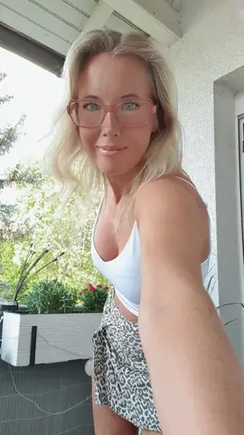 A post by @realangi0 on TikTok caption: Wünsche euch einen schönen Abend ♥️