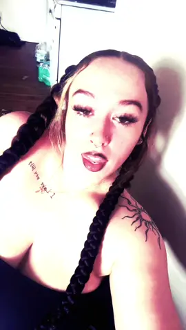 A post by @earth2cruz on TikTok caption: oh damn 😮‍💨 #viral #nolabel #fyp #wlw 