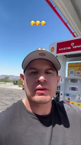 A post by @edgar3104 on TikTok caption: Te veo en un ratito @Giovanna #comotoyperro 