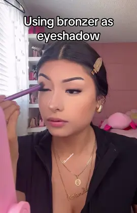 A post by @chismosabae on TikTok caption: Facts #teamwendy #vale #amanda #makeup #eyeshadow #bronzer #tutorial #storytime #storytelling #fakestory #paeka #willito #tessa #wendy #eve #jhonny #bri #tiktok #ashtrevino #movie #book #quote 