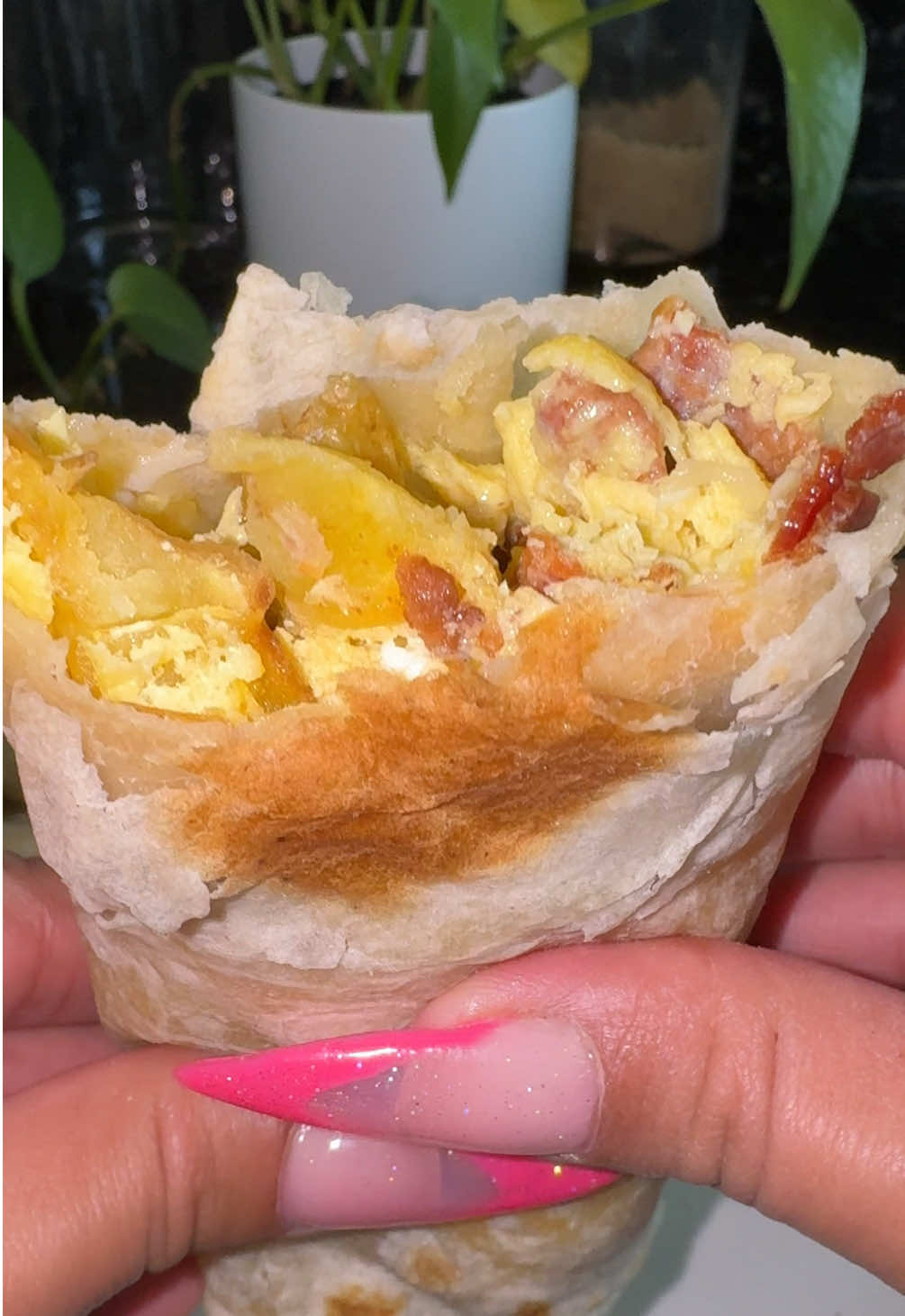 A post by @kushystephy on TikTok caption: Breakfast Burrito  435 calories 35g protein #creatorsearchinsights #caloriedeficit #breakfast #burritos #mealprep #highprotein 