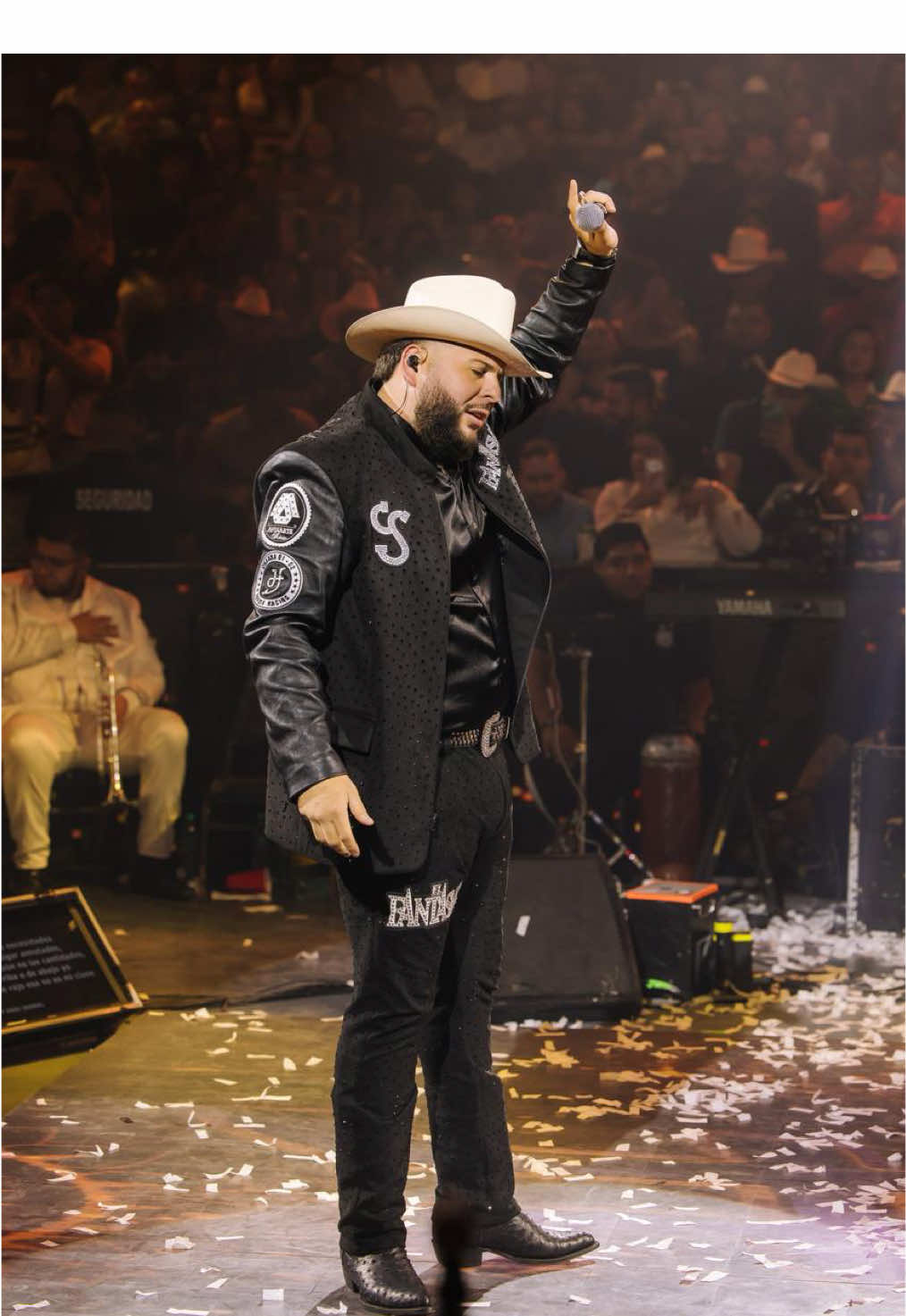 A post by @elfantasma.oficial on TikTok caption: Corridos GUBERNAMENTALES 🚨  #elfantasma #luisrconriquez #afinartemusic 