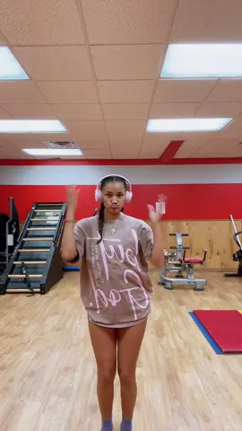 A post by @morgan_.maeva on TikTok caption: #loveislandusa #fyp #workout 