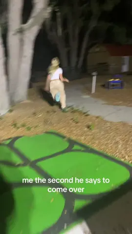 A post by @emmalynnaomi23 on TikTok caption: she’s a runner she’s a track star 