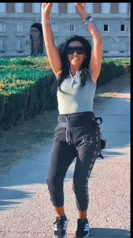 A post by @lulu..luu on TikTok caption: #foryou #viral 🖤