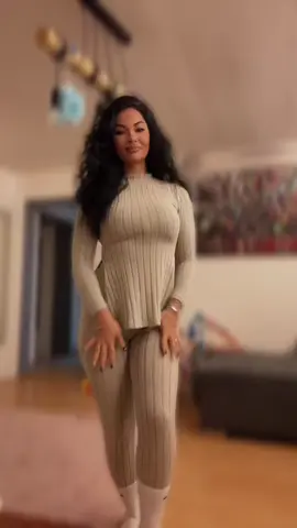 A post by @dianamoga88 on TikTok caption: #fypシ 