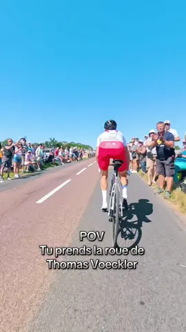 A post by @mathis_dumas on TikTok caption: Dans la roue 🥵 @Mécénat Chirurgie Cardiaque #thomasvoeckler #TourDeFrance #velo #cycling