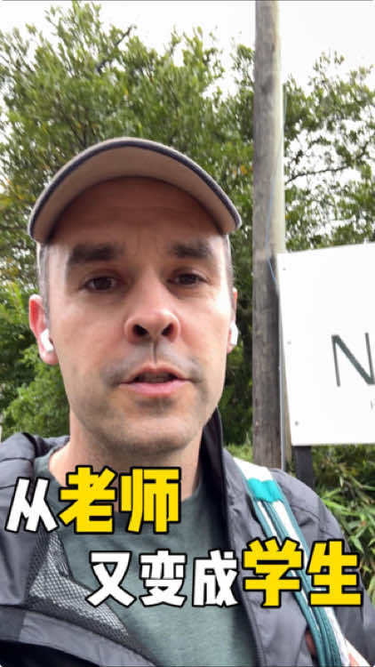 A post by @john_gordon11 on TikTok caption: 从老师又转变为学生#英语 #西语 #中英双语 